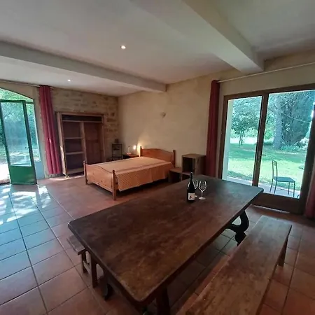 Dans Un Domaine Viticole Vauvert